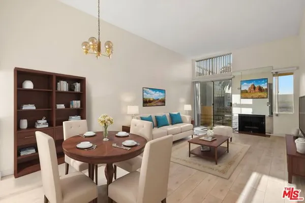 112 N HAMILTON DR 305