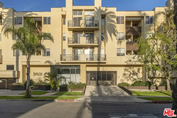 112 N HAMILTON DR 305