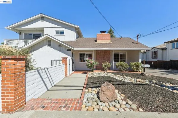 3851 VINEYARD AVE