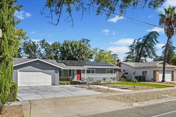 105 RIDGEROCK DR
