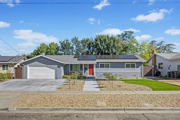 105 RIDGEROCK DR