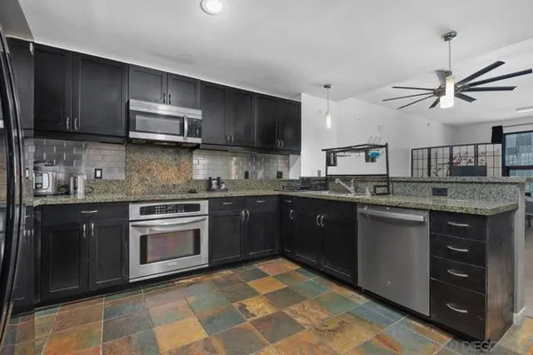 1150 J ST 524