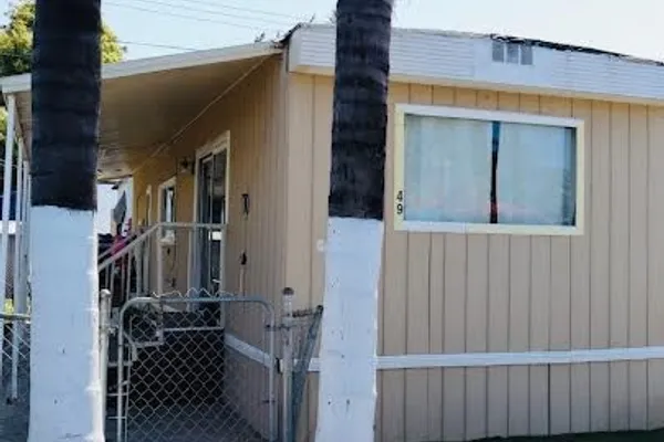 1461 W MISSION BLVD 49