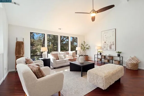 2 HERITAGE OAKS RD