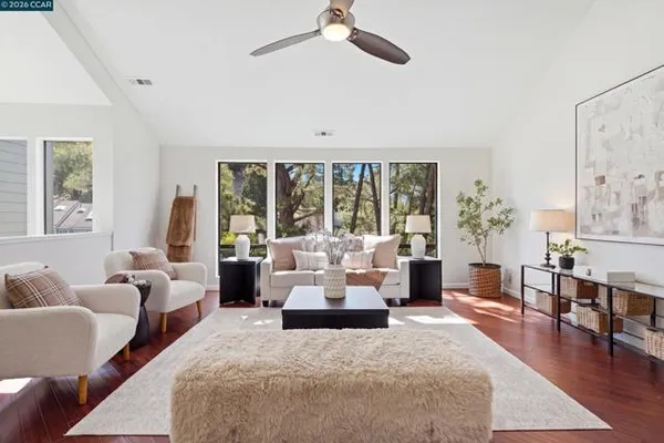 2 HERITAGE OAKS RD