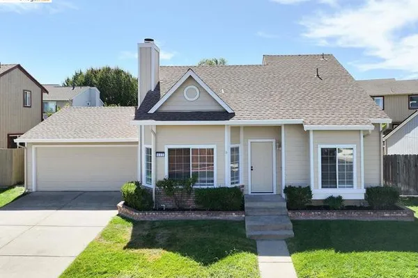 833 OAKWOOD WAY