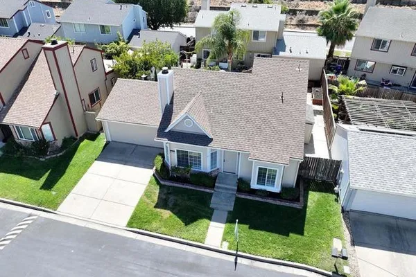 833 OAKWOOD WAY