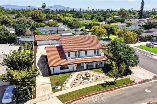 2301 N LOWELL LN