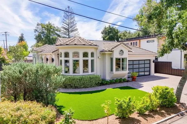 3990 LAGUNA AVE