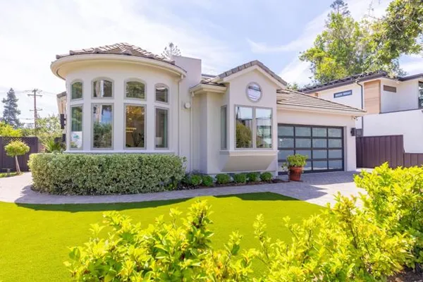 3990 LAGUNA AVE