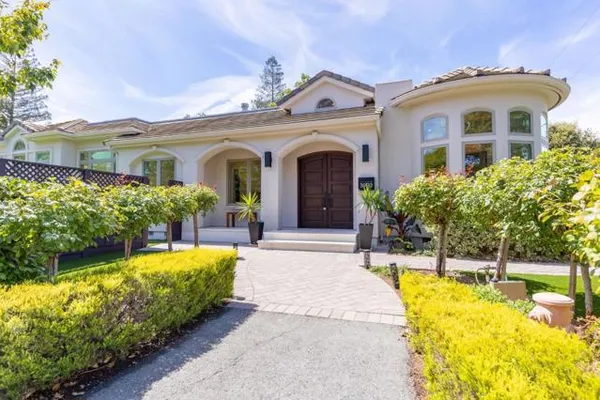 3990 LAGUNA AVE