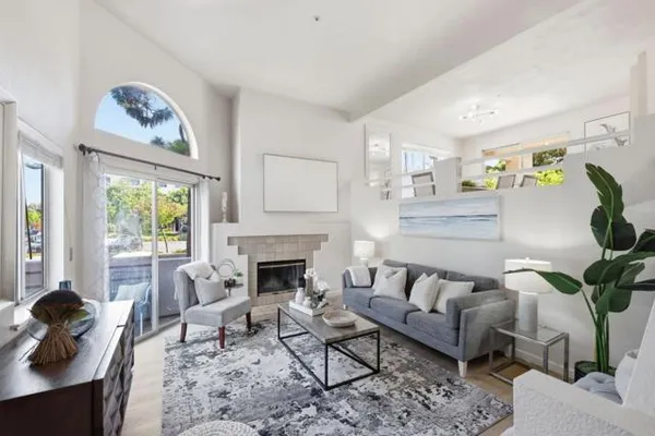 50 E COURT LN