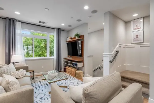 403 NEVES RD E2