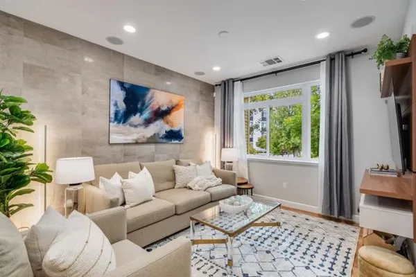 403 NEVES RD E2