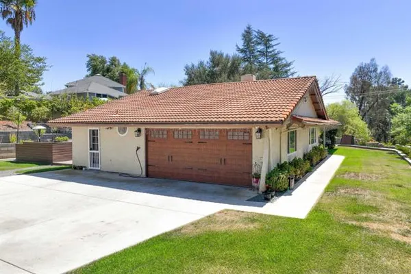 676 VIA RANCHO PKWY