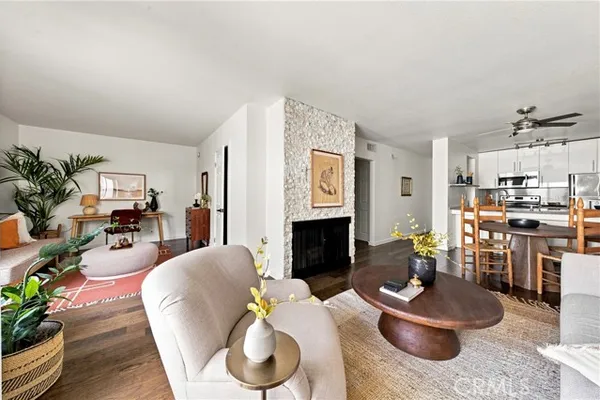 141 S CLARK DR 422