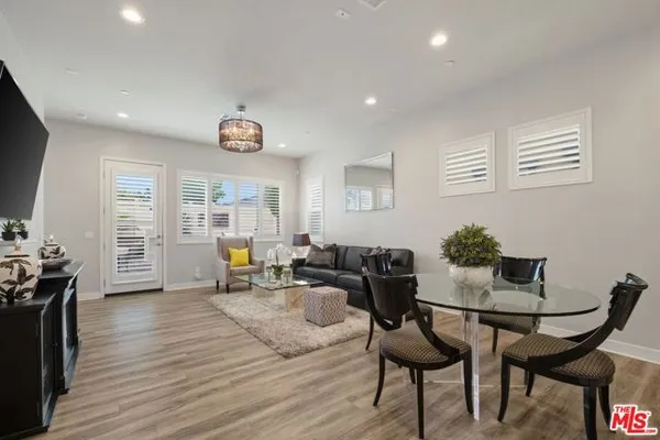 547 DANIEL FREEMAN CIR