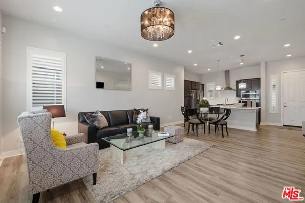547 DANIEL FREEMAN CIR