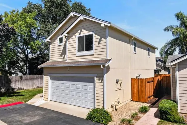 6416 LAGUNA MIRAGE LN