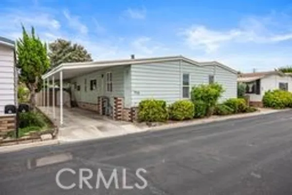 230 SILVERLAKE DR