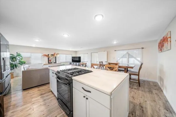 1575 W VALLEY PKWY SPC 2
