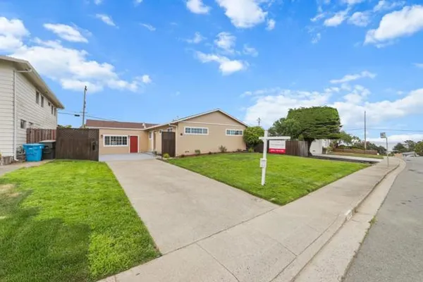 2700 ROLLINGWOOD DR