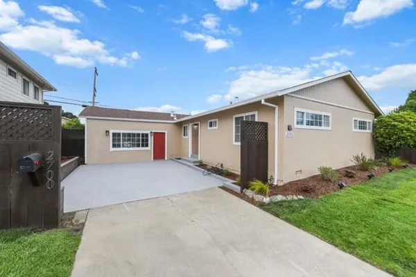 2700 ROLLINGWOOD DR