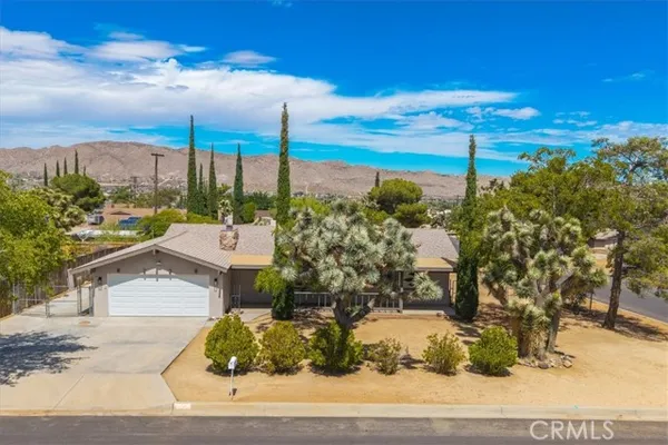 56388 TAMARISK PL