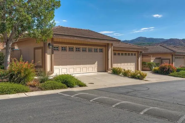 8559 CIRCLE R VALLEY LN