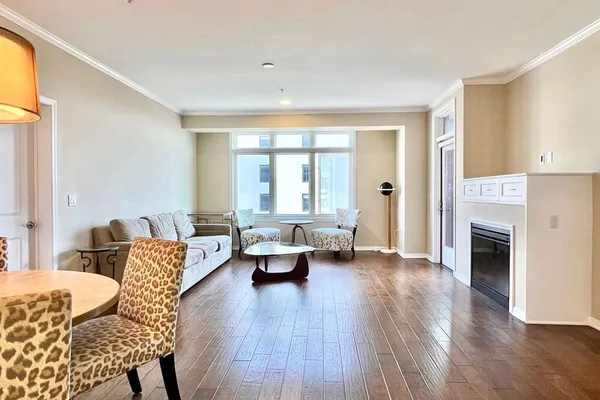 125 N RAYMOND AVE 404