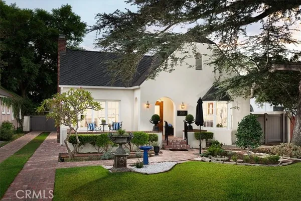 2422 N HELIOTROPE DR