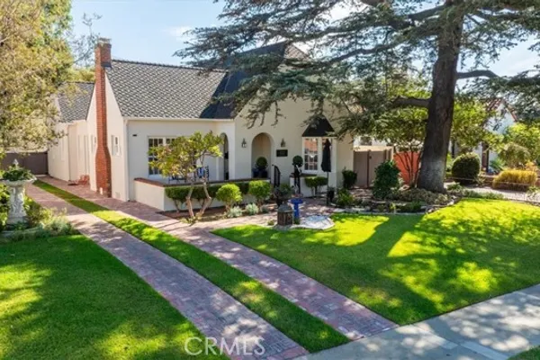 2422 N HELIOTROPE DR