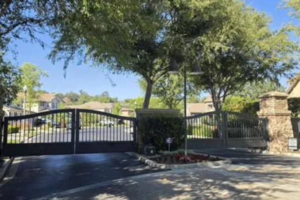 6891 BREEZY GLEN DR