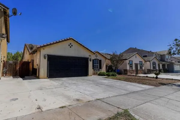 646 LUNA WAY