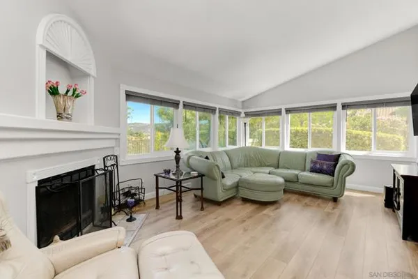 2556 COLUMBINE DR