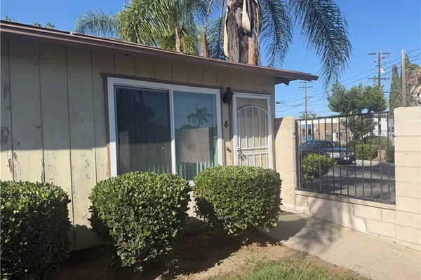 1602 N KING A4 A4