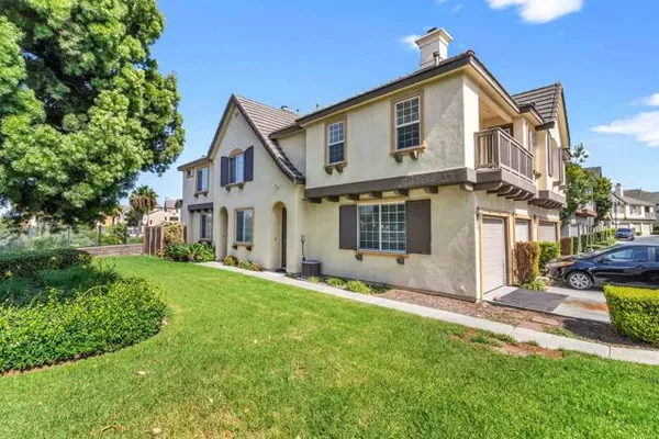 1333 BURGUNDY DR