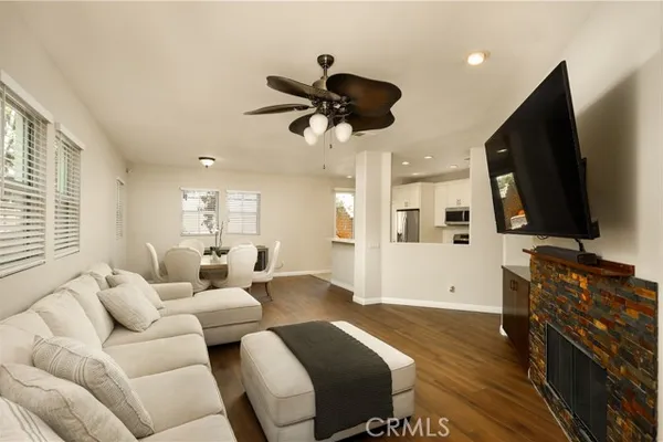 28215 CLEMENTINE DR