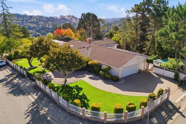 1345 LAKEVIEW DR