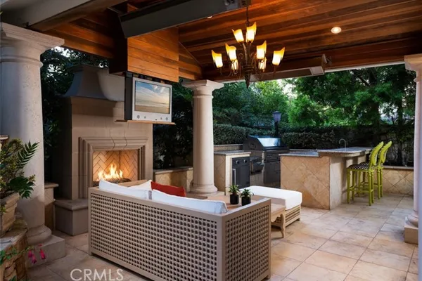 3 WEYBRIDGE CT
