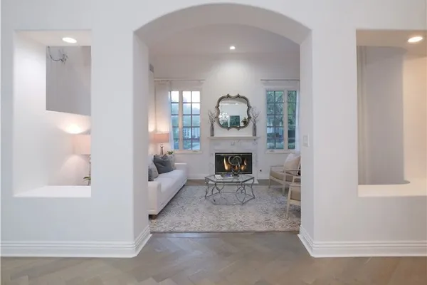 22 HILLCREST MDWS