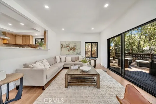 25031 CASTLEWOOD