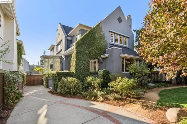 2710 CLAREMONT BLVD