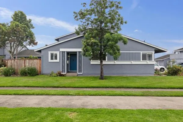 1023 SUZANNE CT
