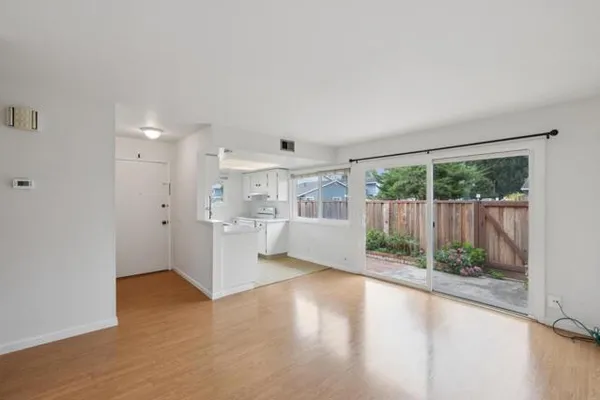 1023 SUZANNE CT