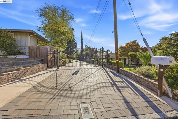 116 CORAL DR