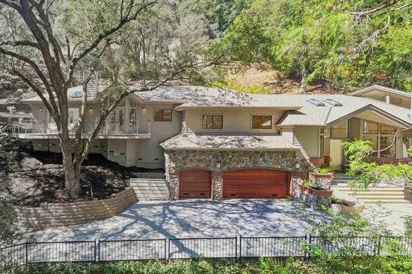 11 REDWOOD CIR