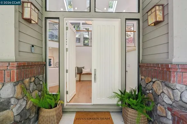 11 REDWOOD CIR