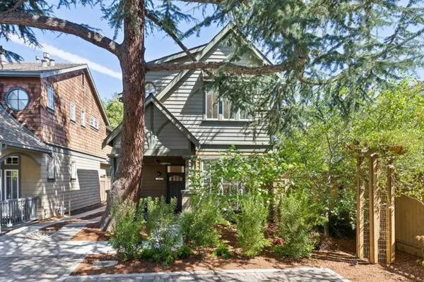 4125 WISTERIA LN