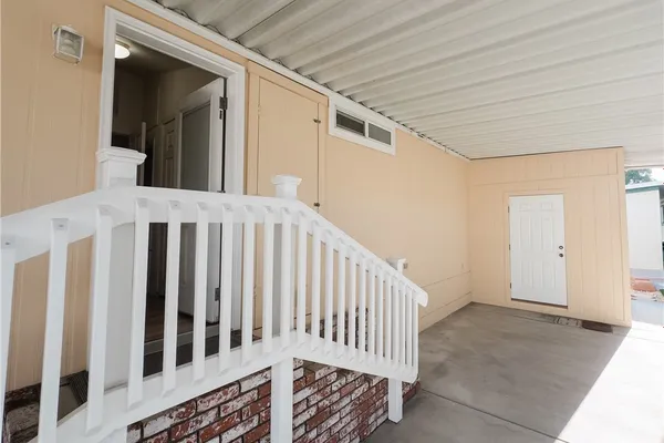 810 EUCALYPTUS LN